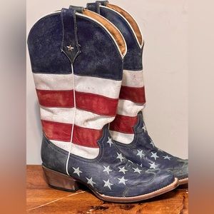 Roper cowgirl boots. Used and supposed to look worn. Very good shape.